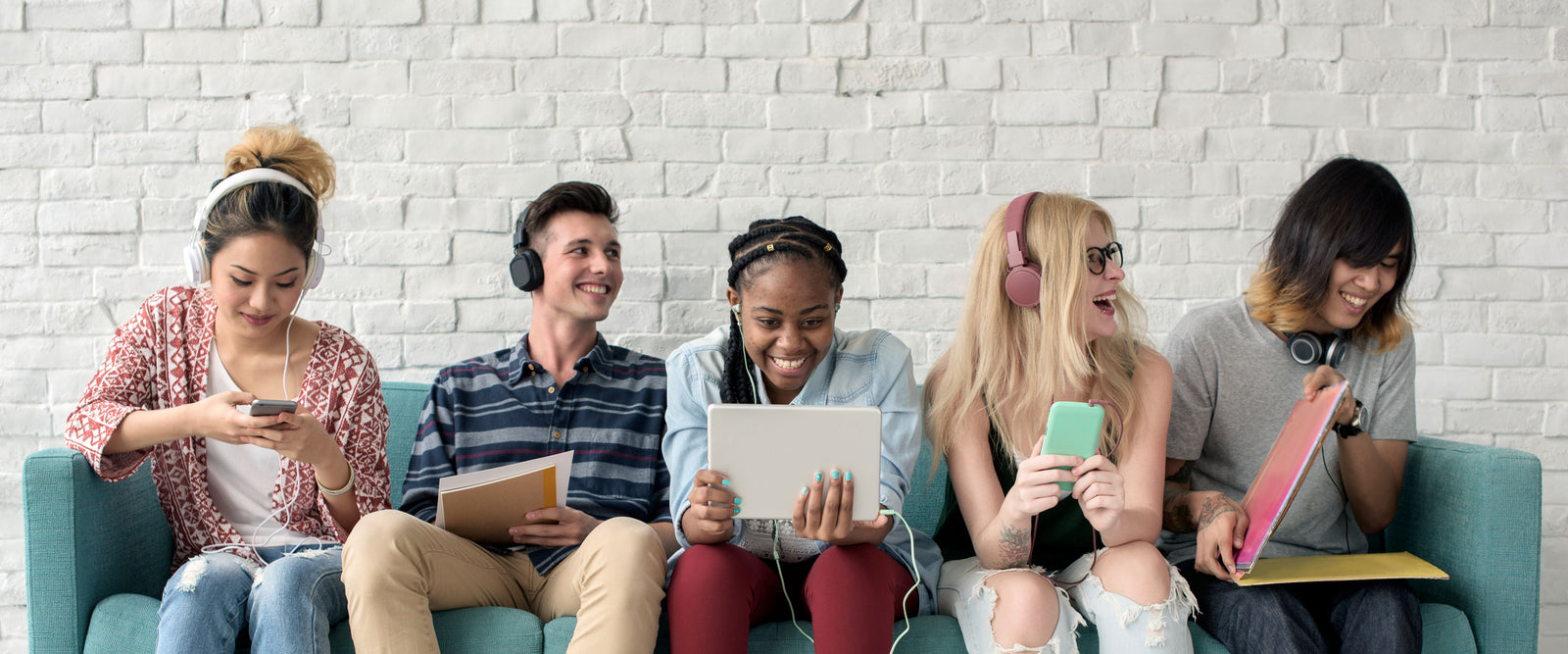 Sprachen lernende junge Menschen